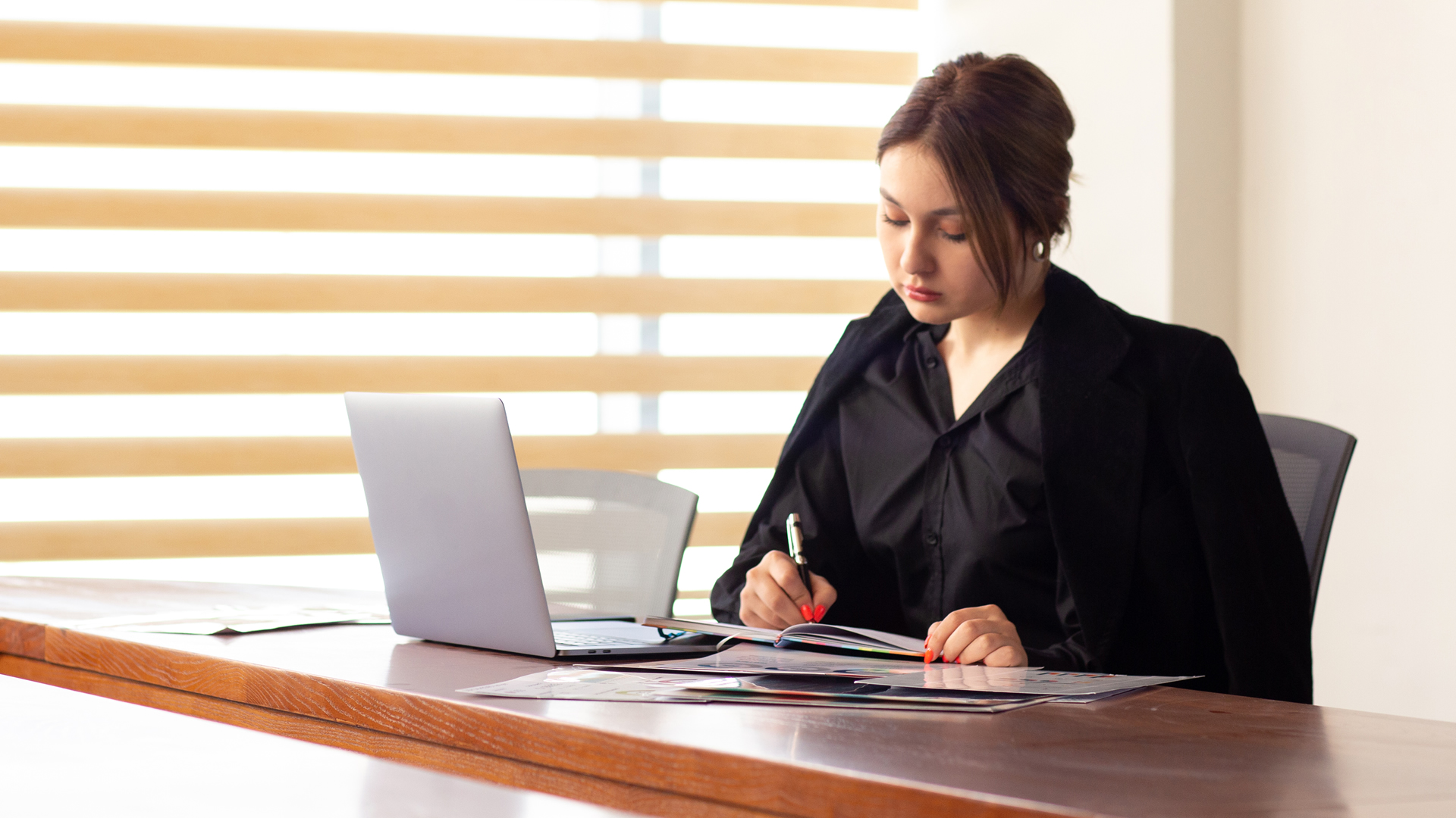 Dra. Valquíria Silva